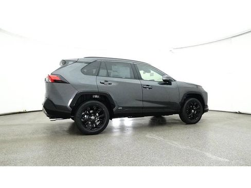 Used 2025 Toyota RAV4 SE w/ Weather Package AWD/4WD image 32