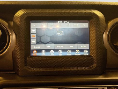 Used 2023 Jeep Wrangler Unlimited image 19