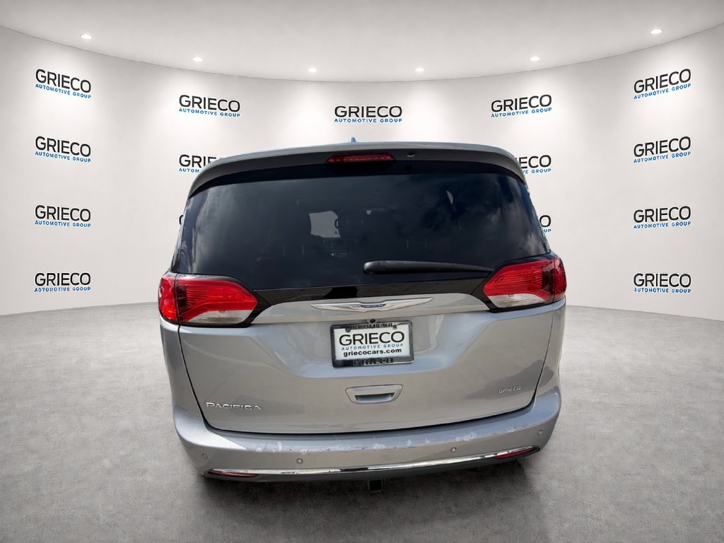 Used 2020 Chrysler Pacifica Touring-L w/ Tire & Wheel Group FWD image 6
