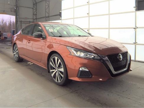 Used 2021 Nissan Altima 2.5 SR w/ SR Premium Package image 4