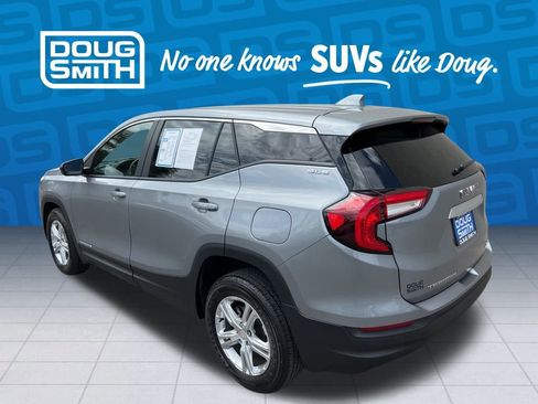 Used 2024 GMC Terrain SLE image 4