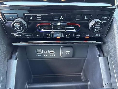 New 2025 Jeep Grand Cherokee Limited w/ Black Appearance Package image 26