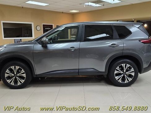 Used 2023 Nissan Rogue SV FWD image 6