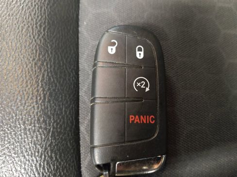 Used 2018 Jeep Compass Latitude w/ Popular Equipment Group FWD image 32