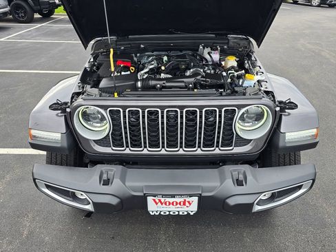 Used 2026 Jeep Wrangler Unlimited Sahara AWD/4WD image 29