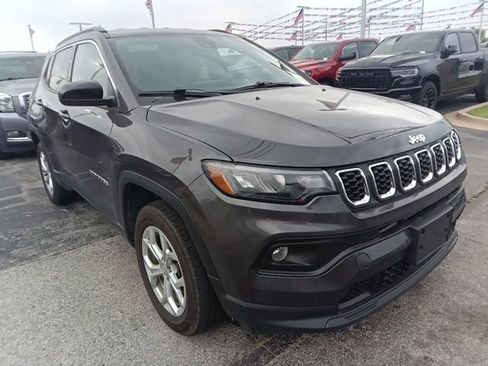 Used 2024 Jeep Compass Latitude AWD/4WD image 7