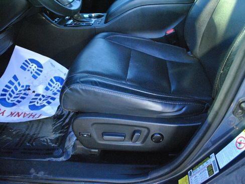 Used 2014 Toyota Highlander Limited image 19