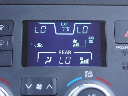 Used 2020 Toyota Sienna LE image 30