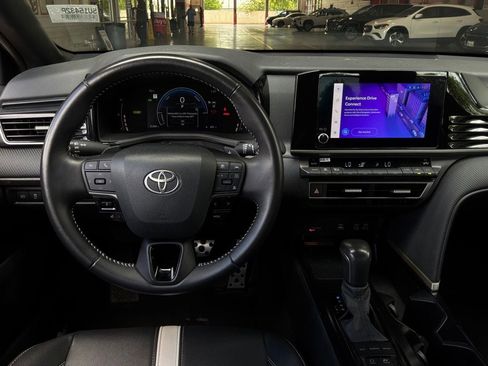 Used 2025 Toyota Camry SE FWD image 14