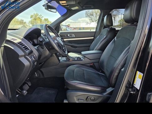 Used 2019 Ford Explorer XLT w/ Equipment Group 202A image 11