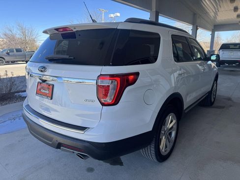 Used 2018 Ford Explorer XLT w/ Equipment Group 202A image 3