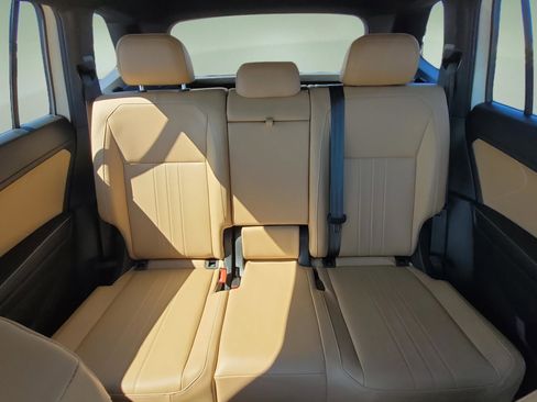 Used 2024 Volkswagen Tiguan SE R-Line image 18