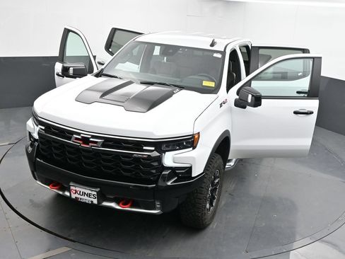 Used 2024 Chevrolet Silverado 1500 ZR2 w/ Technology Package AWD/4WD image 35