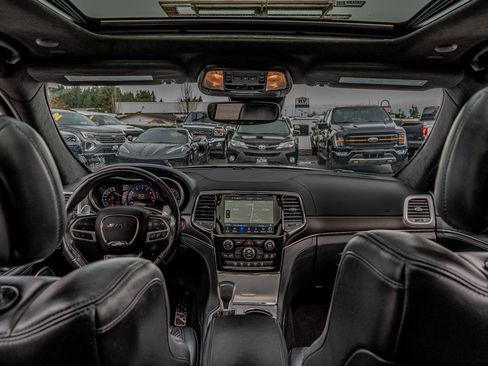 Used 2019 Jeep Grand Cherokee SRT image 37