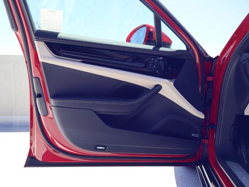 New 2026 Porsche Panamera image 14