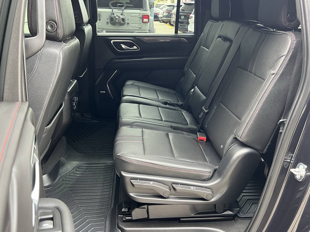Used 2023 Chevrolet Suburban RST w/ Sport Performance Package AWD/4WD image 17