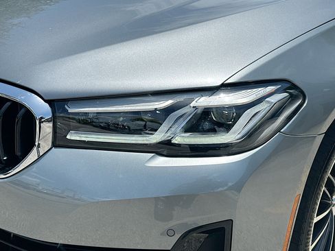 Used 2023 BMW 540i w/ Convenience Package image 32