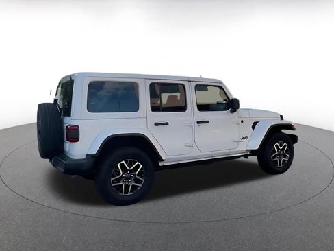 Used 2025 Jeep Wrangler Unlimited Sahara AWD/4WD image 16