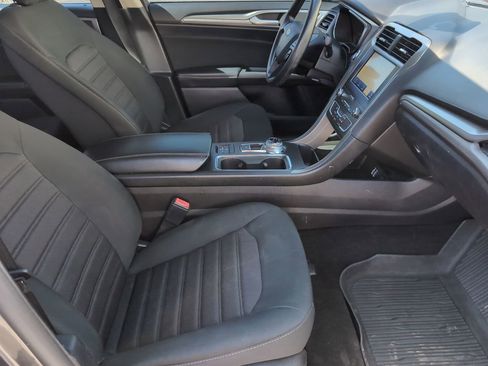 Used 2020 Ford Fusion SE FWD image 16