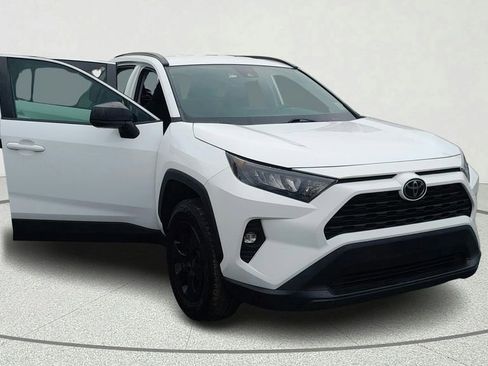 Used 2020 Toyota RAV4 LE image 8