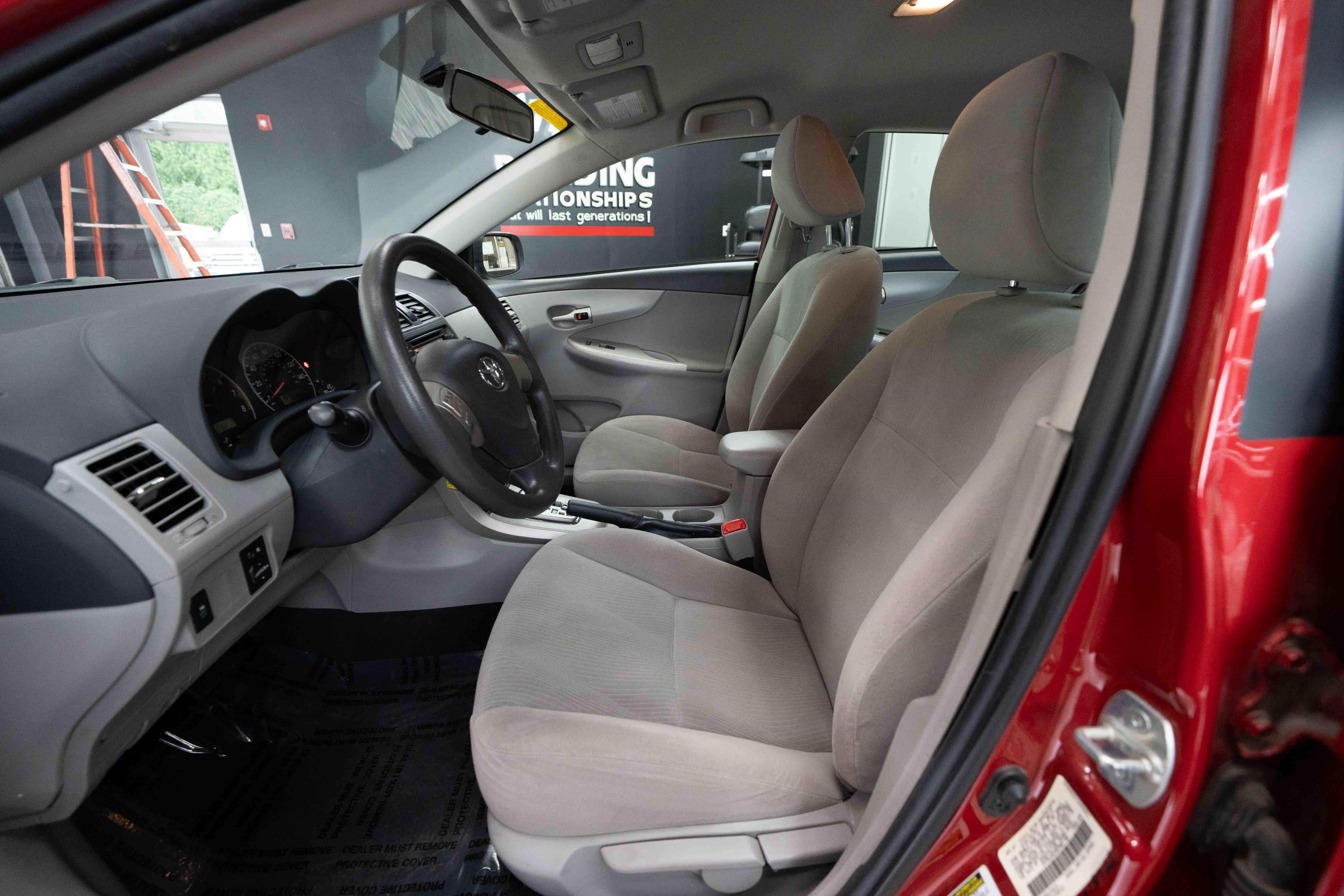 Used 2013 Toyota Corolla LE FWD image 9