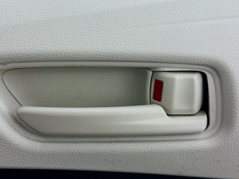 Used 2025 Toyota Corolla LE FWD image 28