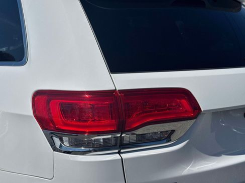 Used 2019 Jeep Grand Cherokee Laredo w/ Security & Convenience Group AWD/4WD image 12