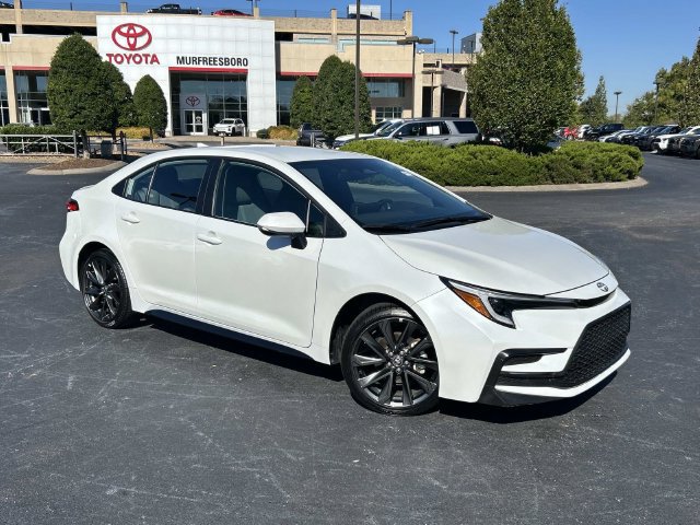 Used 2025 Toyota Corolla SE FWD image 2