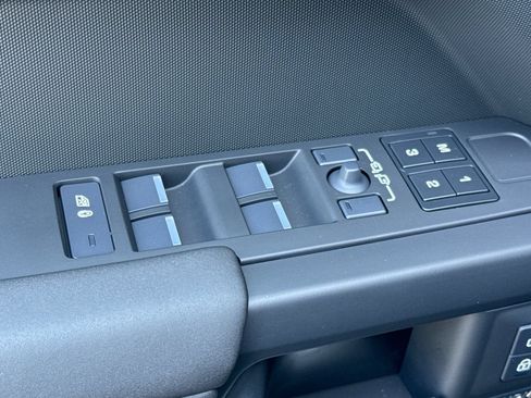New 2026 Land Rover Defender 110 Trophy Edition AWD/4WD image 11