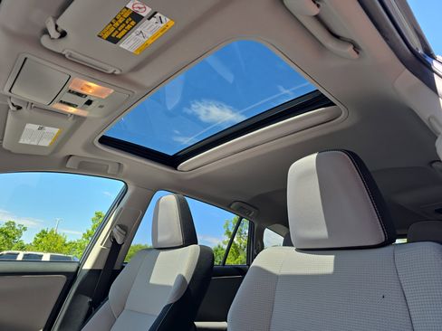 Used 2018 Toyota RAV4 XLE AWD/4WD image 30