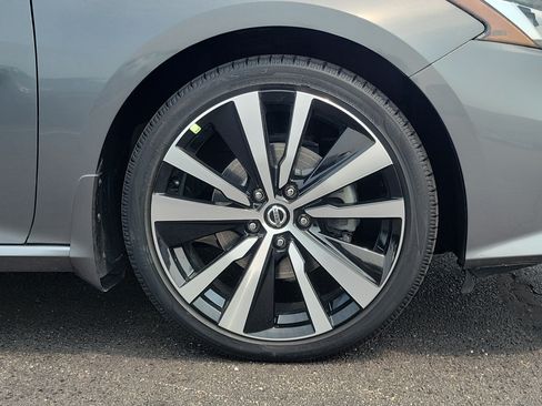 Used 2020 Nissan Altima 2.5 SR w/ Premium Package FWD image 5
