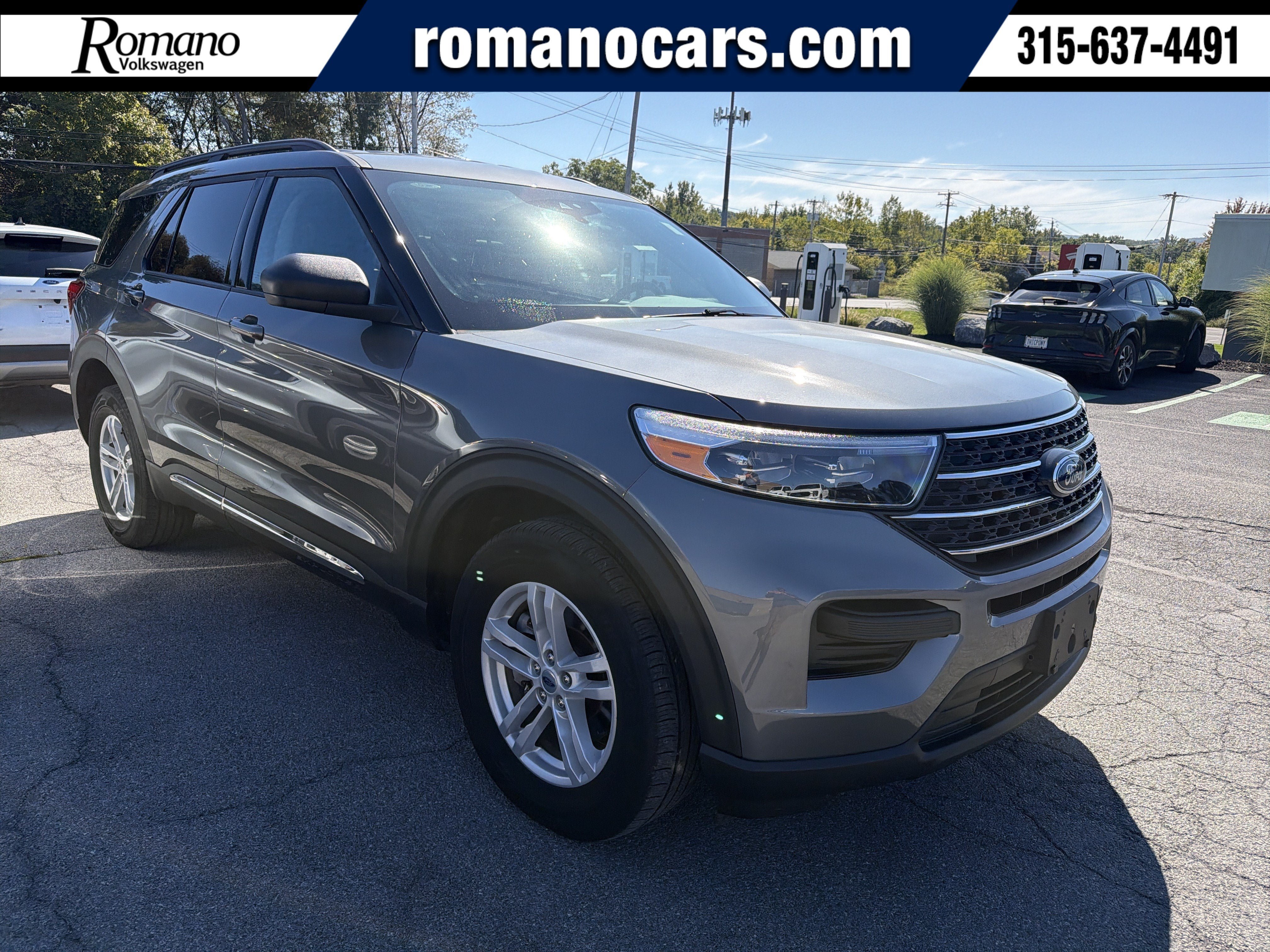 Used 2023 Ford Explorer XLT AWD/4WD image 1