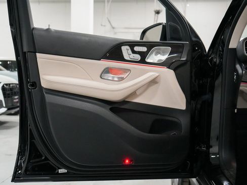 Used 2021 Mercedes-Benz GLS 580 4MATIC image 23