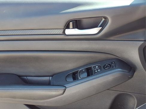Used 2024 Nissan Altima 2.5 SV image 13