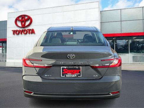 Certified 2025 Toyota Camry Hybrid image 8