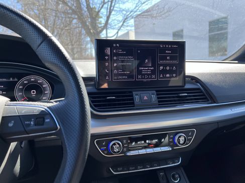 Used 2024 Audi Q5 2.0T Prestige w/ Prestige Package image 18