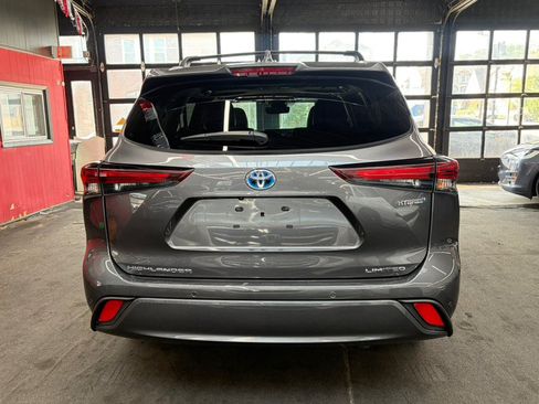 Used 2024 Toyota Highlander Limited AWD/4WD image 5