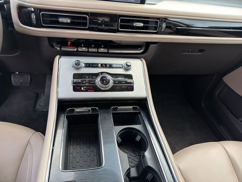 Used 2023 Lincoln Aviator AWD w/ Premium Package image 20
