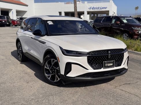 Used 2025 Lincoln Nautilus Premier w/ Equipment Group 102A image 2