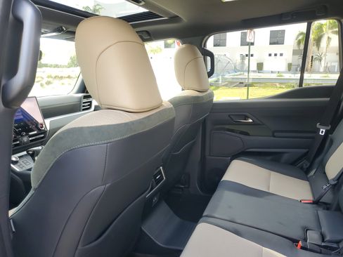 Used 2025 Lexus GX 550 GX 550 Overtrail w/ Accessory Package (32) image 12