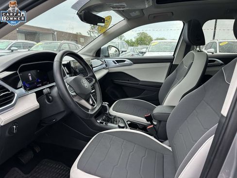 Used 2025 Volkswagen Taos SE w/ Panoramic Sunroof Package AWD/4WD image 15