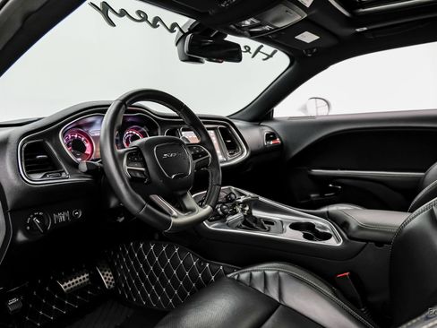 Used 2018 Dodge Challenger SRT Hellcat RWD image 47