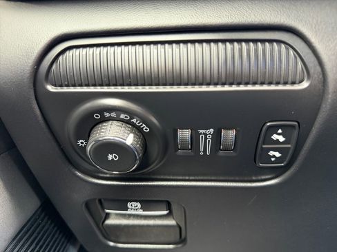 Used 2023 Jeep Grand Wagoneer L Series II AWD/4WD image 18