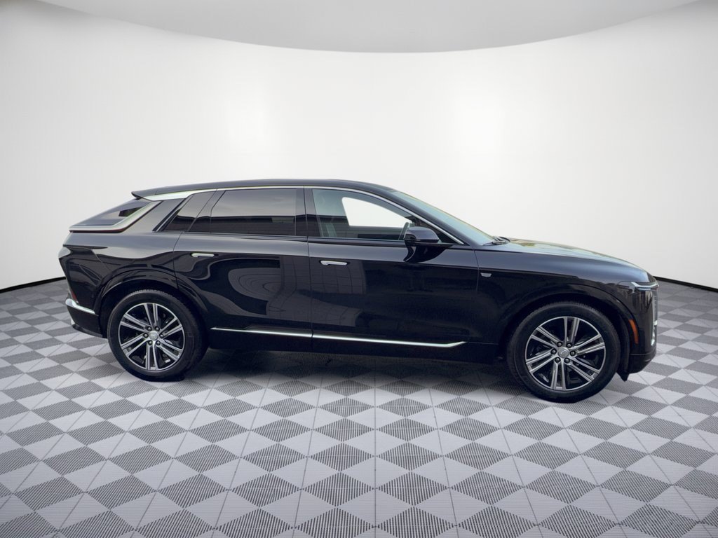Used 2024 Cadillac Lyriq Luxury AWD/4WD image 8