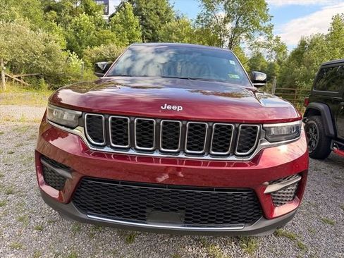 Used 2024 Jeep Grand Cherokee Laredo X w/ Trailer Tow Package AWD/4WD image 6