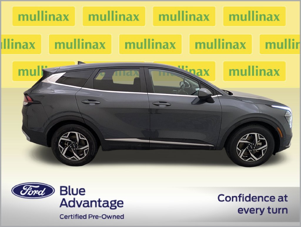 Used 2024 Kia Sportage LX FWD image 2