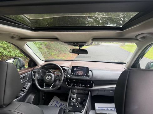 Used 2021 Nissan Rogue SV w/ Premium Package FWD image 4