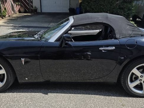 Used 2006 Pontiac Solstice Convertible w/ Premium Package RWD image 6