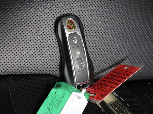Used 2022 Porsche Cayenne Turbo AWD/4WD image 34