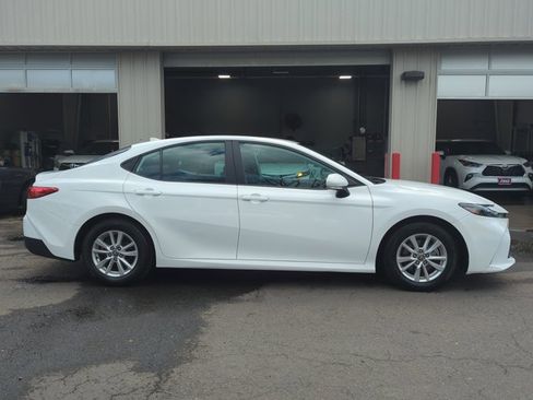 Used 2025 Toyota Camry LE image 4